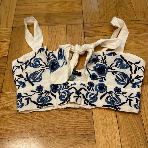 Floral crop top with cut out - Picture 1 of 3